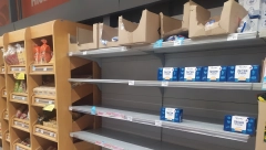 SLADAK ŽIVOT U većini prodavnica rafovi prazni, pitali smo sugrađane šta misle o tome: Drame nema, a šećera će biti! (VIDEO)