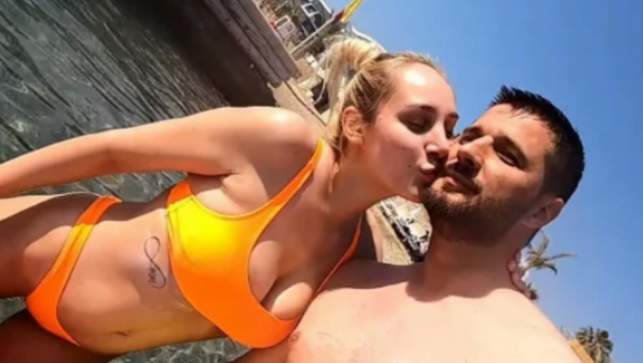 DRAMA NA LETOVANJU Marko Miljković otkrio šta je izgubio u moru, a svi se pitaju kako je Luna reagovala, ovako je rešio problem (FOTO)