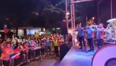 ŽURKA U CENTRU POŽAREVCA! Grad oduševio maturante poklonom (VIDEO)