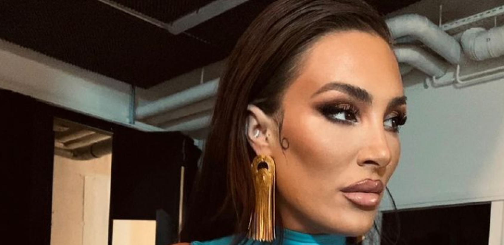 U DETINJSTVU PREŽIVELA TRAGEDIJU Senidah o najbolnijim trenutcima još nema snage da priča, stihovi njenih pesama kriju potresnu istinu