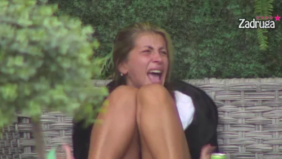 TRESE SE IMANJE OD NJIHOVIH URLIKA Dalila i Car opet imaju skandalozni nastup, ništa od mirnog jutra (VIDEO)