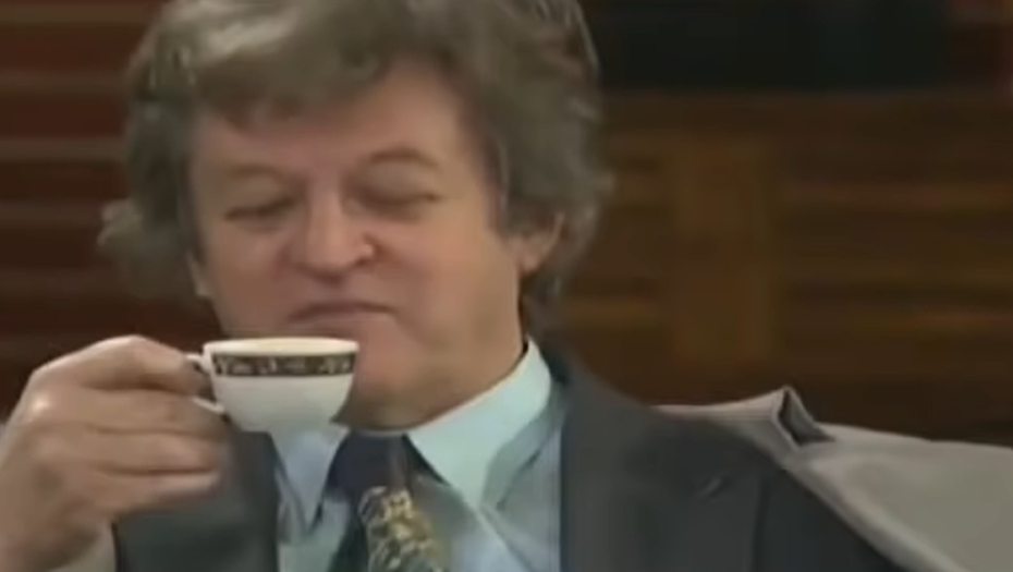 UMRO JE U STARAČKOM DOMU ZABORAVLJEN OD SVIH Na sahranu mu je došlo samo dvoje kolega, a proslavila ga je uloga "Popare"
