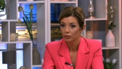 VODITELJKA SPAVALA PO KOLIMA I HTELA DA SKOČI SA MOSTA Anđela Lakićević bila sa dva bivša zadrugara: "Majka je htela da me izbaci iz kuće"