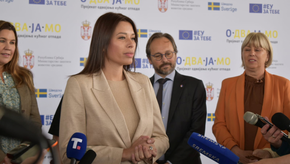 VUJOVIĆ SA ŠEFOM DELEGACIJE EU U Sremskoj Mitrovici počinje odvajanje otpada u domaćinstvima (FOTO)