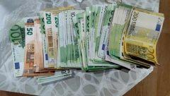 SPREČEN ŠVERC NA HORGOŠU Devize skrivene ispod zadnjeg sedišta