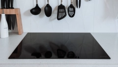 OČISTITE INDUKCIONU PLOČU SASTOJCIMA IZ KUHINJE: Ne košta ništa i pravi je spas, ali jedan deo nikako nemojte prelaziti žicom