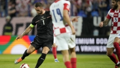UTIŠAO HRVATSKU, PA ODUŠEVIO SRBIJU Arnautović postigao gol u Osijeku, pa se tri puta prekrstio (VIDEO)