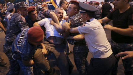 PROTESTI U JEREVANU! Traži se ostavka Pašinjana, preti novi sukob!
