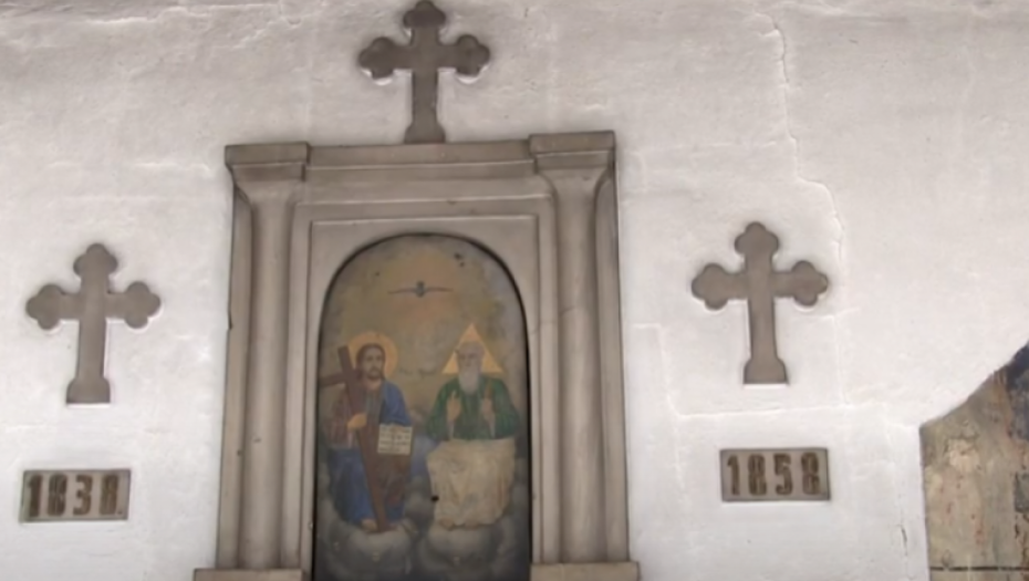 NEZAPAMĆENI VANDALIZAM U VRANJU Oskrnavljeni ikonostas i 20 ikona u Hramu Svete Trojice