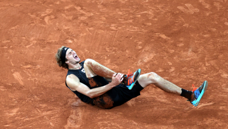 ZVEREV SE OGLASIO POSLE OPERACIJE Nemac pokidao sva tri bočna ligamenta