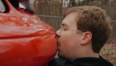 AMERIKANAC JE U VEZI SA AUTOMOBILOM "Obožavam da vodim ljubav sa njim"