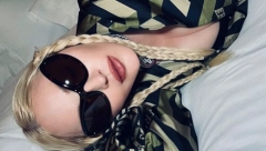 SRAMI SE! Madona ponovo provokativno pozirala, pevačica objavila set golišavih fotografija (FOTO)