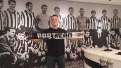 DVOJAC PREKOMANDOVAN U PRVI TIM Crno - beli bez trenera, ali dovode igrače