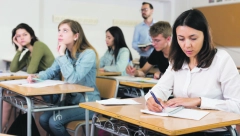 POČELA POLAGANJA PRIJEMNIH ISPITA! Evo ko prvi seda da polaže test - za OVIM smerom deca POLUDELA!
