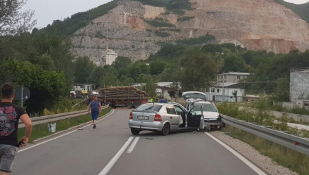 STRAVIČNA NESREĆA U BARAJEVU Sudarila se dva automobila, povređeno dvogodišnje dete!