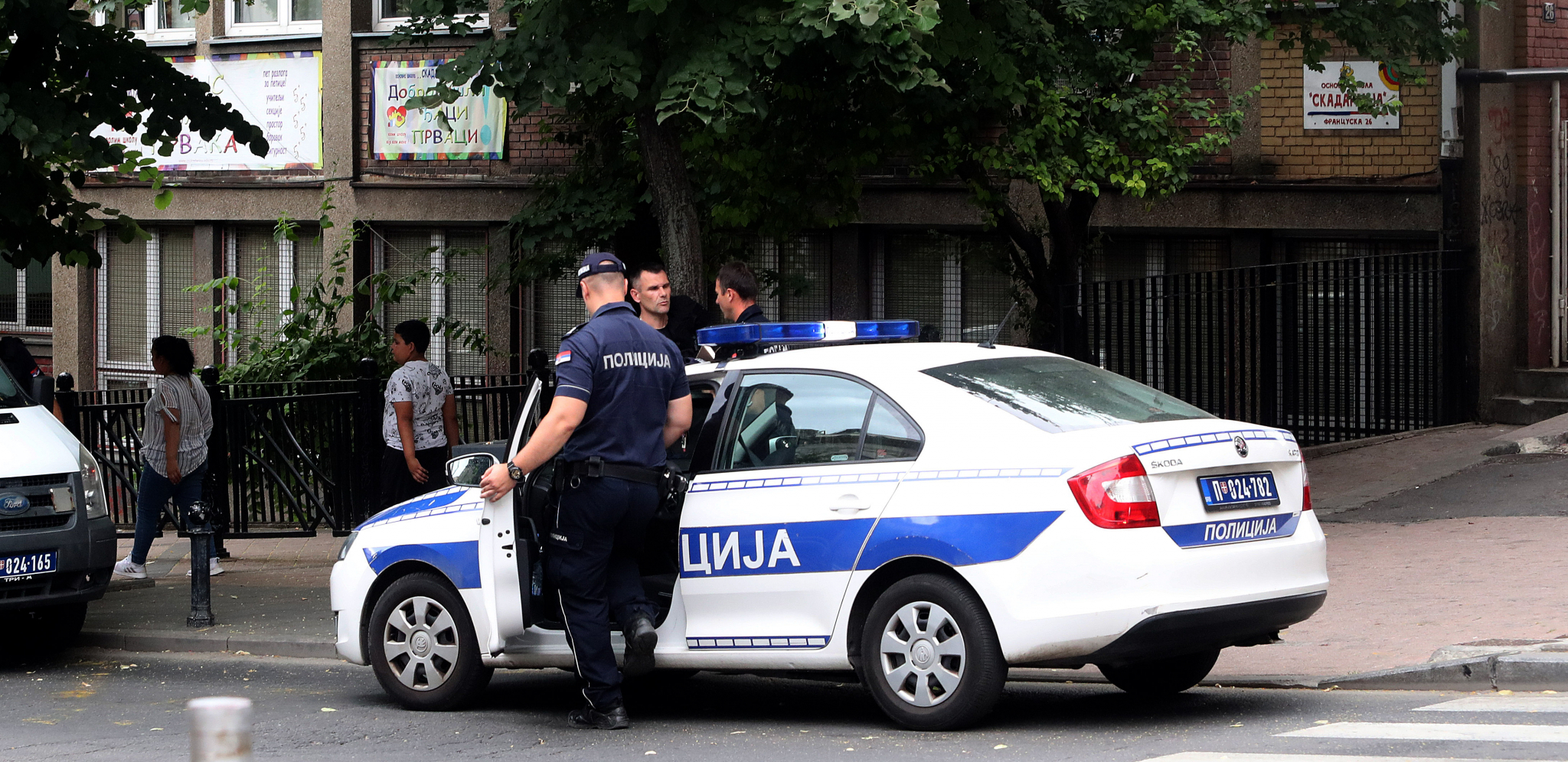 DETALJI NAPADA DEVOJČICE U ZRENJANINU (14) NA ŠKOLSKU DRUGARICU Učenicu posekla šestarom ili perorezom u toaletu škole