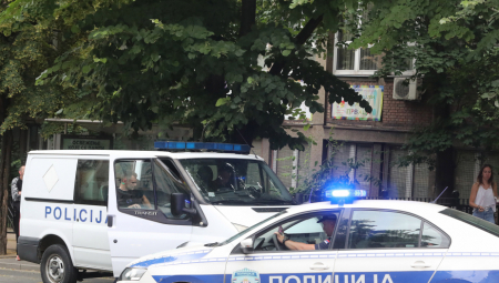 U BEOGRADU PRONAĐENO TELO STARICE U FAZI RASPADANJA Sin koji je živeo sa njom prevezen u psihijatrijsku ustanovu