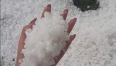 JAKO NEVREME JUTROS POGODILO OVAJ KRAJ SRBIJE Padao snažan grad, za nekoliko minuta sve se zabelelo! (VIDEO)