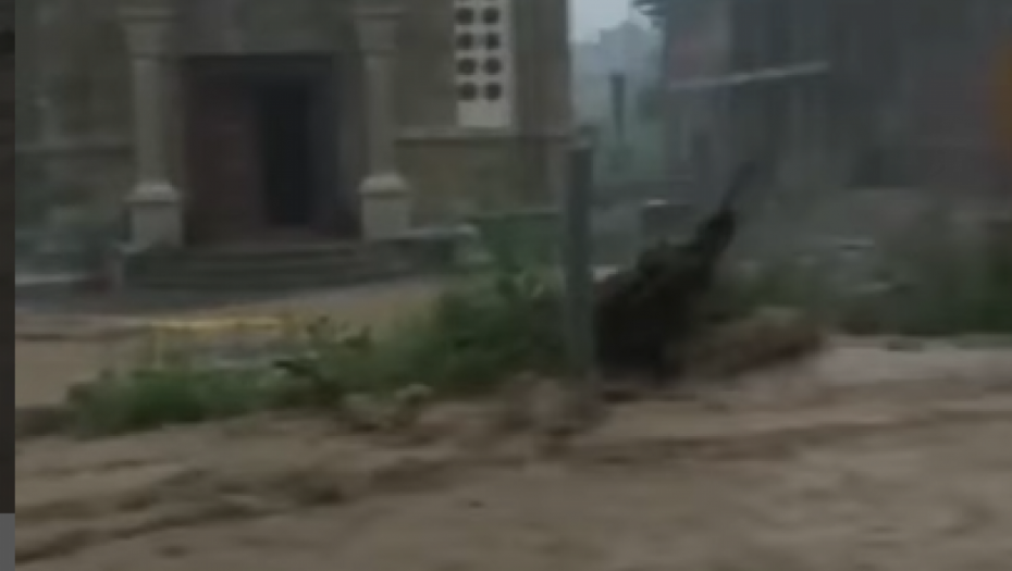 BUJICA NOSI SVE PRED SOBOM Jako nevreme pogodilo jug Srbije,  u Nišu delovi grada bez struje (VIDEO)