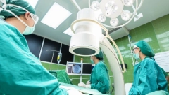 HIRURZI SE ŠOKIRALI! Primili pacijenta sa jakim bolovima u stomaku, kada su videli šta je unutra odmah su uzeli skalpel! (FOTO)