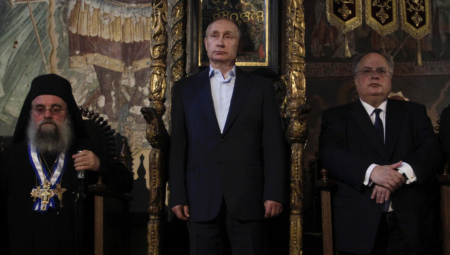 PUTIN BACIO KARTE NA STO I PORUČIO  Petar Prvi je vratio i ojačao teritorije Rusije, ta sudbina je pripala i ovoj generaciji