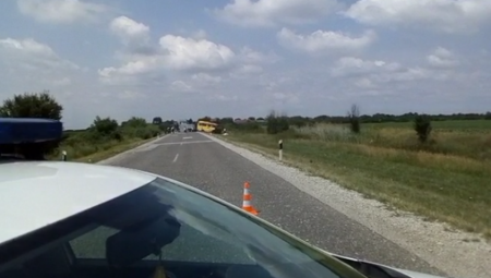 STRAVIČNA TRAGEDIJA KOD SOMBORA U sudaru automobila i motocikla poginule dve osobe!