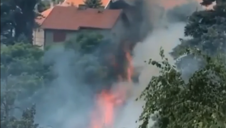 MATURANTI ZAPALILI ŠKOLSKO DVORIŠTE?  Veliki požar na Voždovcu