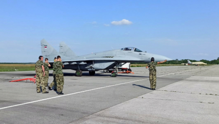 STIŽE NOVA GENERACIJA: U toku obuka najmlađih pilota aviona MIG-29 (FOTO)
