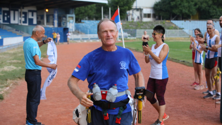 SVUDA JE LEPO, ALI JE KOD KUĆE NAJLEPŠE Srbin koji je krenuo iz Italije, nakon 20 dana pešačenja stigao u Beograd (VIDEO)