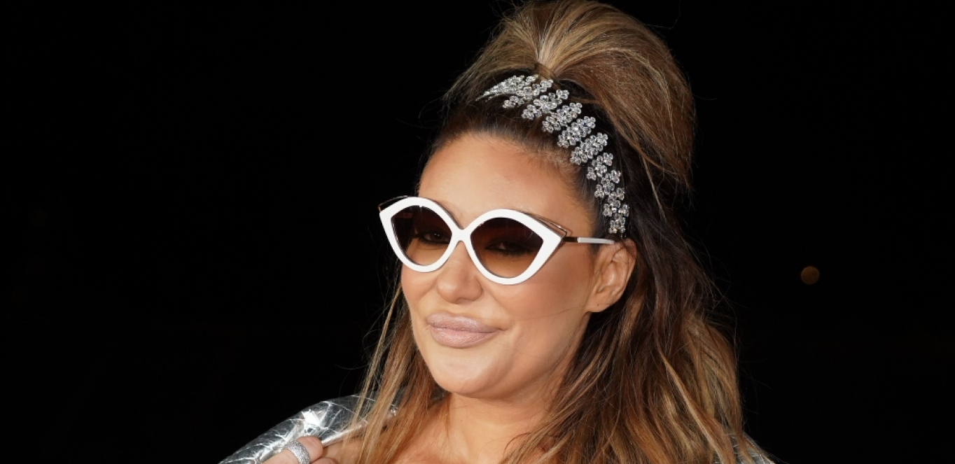 U OVAKVOM IZDANJU JE RETKO VIĐAMO Ana Nikolić izašla na ulicu i odmah se fotkala, pa sve to javno objavila (FOTO)