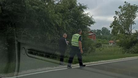 NESREĆA KOD VRČINA Motociklista udario u zaštitnu ogradu i nastradao