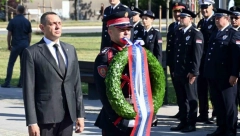 VULIN POLOŽIO VENCE NA DAN POLICIJE Sačuvali su čestito i časno srpsko ime!