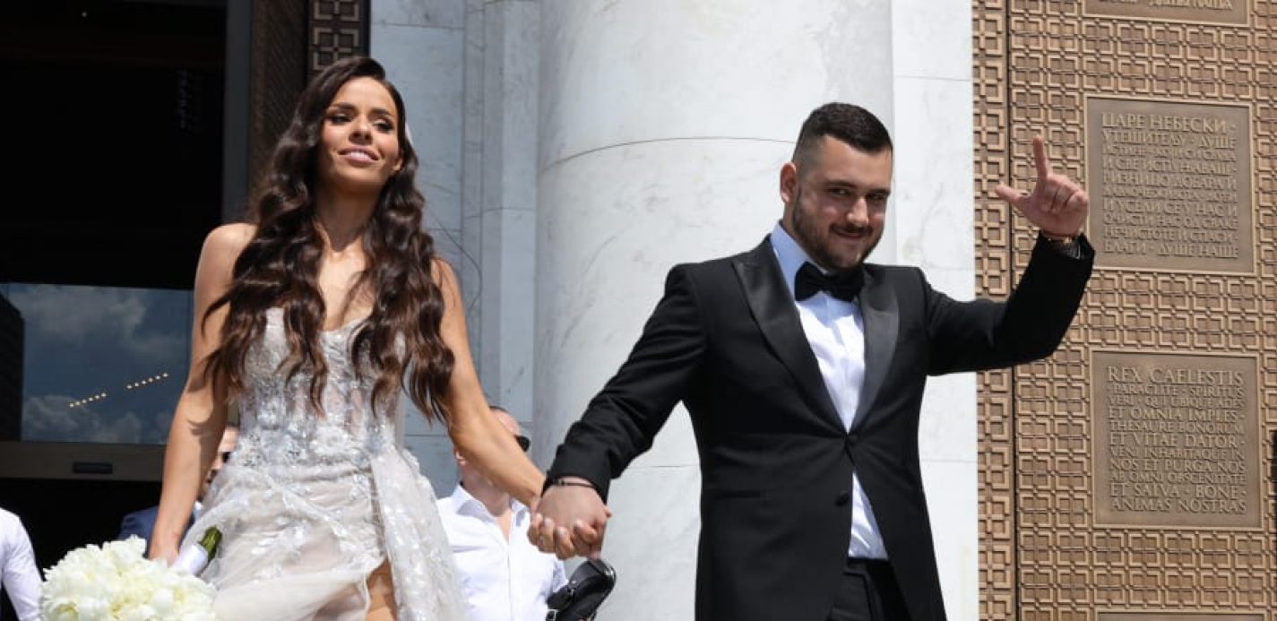 OKUPIĆE SAV KREM ESTRADE Zavirite u glamuroznu salu gde će se nastaviti slavlje Đanijevog sina, oduzima dah, a jedan detalj posebno oduševljava