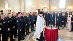 OVO JE DAN ONIH KOJI SU SAČUVALI ČESTITO I ČASNO SRPSKO IME Aleksandar Vulin i Veselin Milić položili vence povodom Dana policije