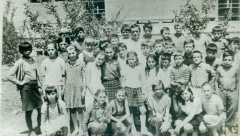 BILA JE TOLIKO SIROMAŠNA DA IZ DETINJSTVA IMA SAMO JEDNU FOTOGRAFIJU Danas je postala najtraženija pevačica u Srbiji! (FOTO)