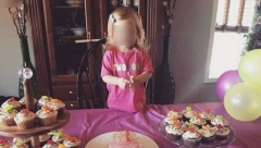 TRAGIČNO NASTRADALA DVOGODIŠNJA ĆERKA POPULARNOG PEVAČA: Do smrtnog ishoda je došlo usled gušenja, evo kako da reagujete na vreme