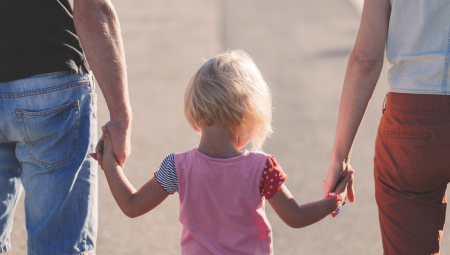 "VIŠE JE NE VOLIM" Žena usvojila ćerku, pa se gorko POKAJALA! Posle OVOGA ništa nije bilo isto