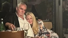 "MUŽ JE ISEKAO PUPČANU VRPCU DOK JE STARIJI SIN GLEDAO" Supruga poznatog glumca otkrila detalje porođaja kod kuće