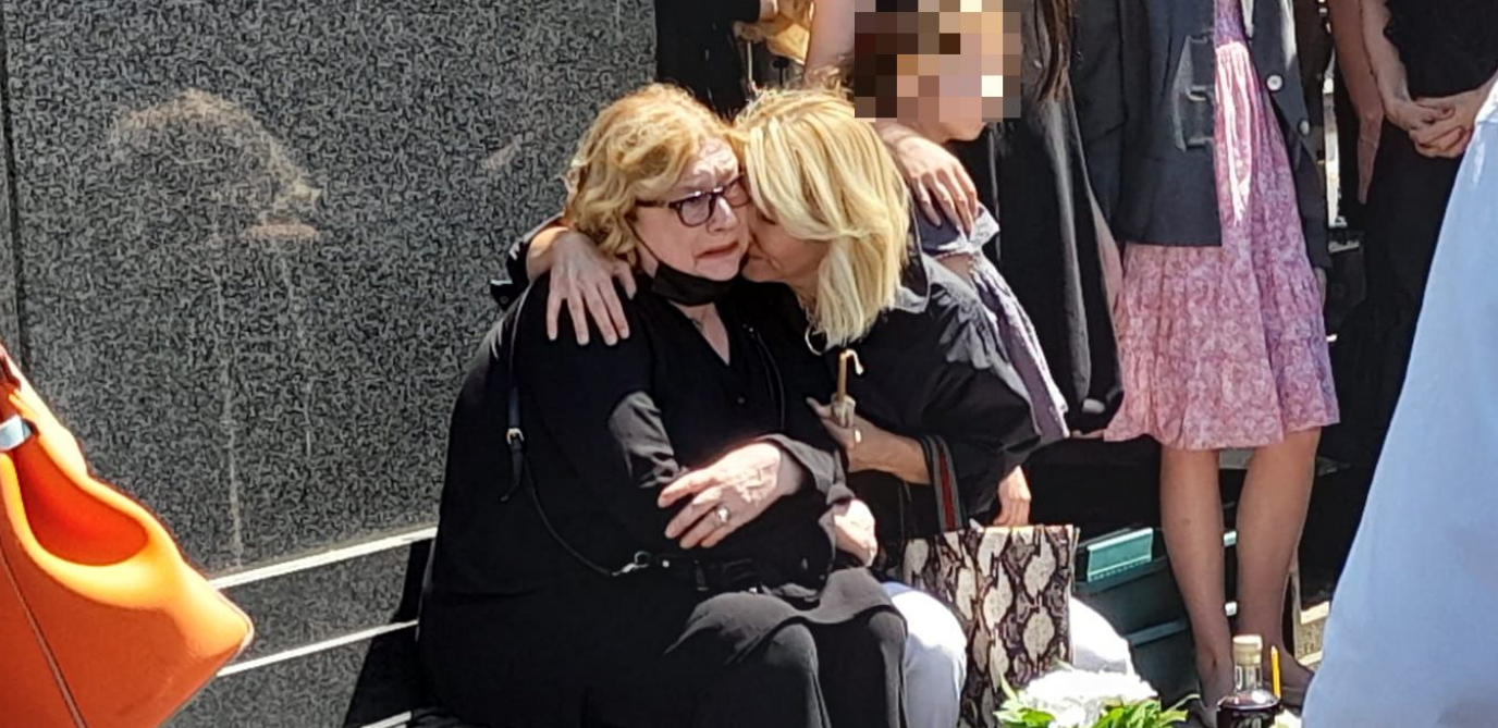 POZLILO MAJCI VIDOJA RISTOVIĆA Drama na Novom groblju, odmah pritrčali da joj ukažu pomoć (FOTO)