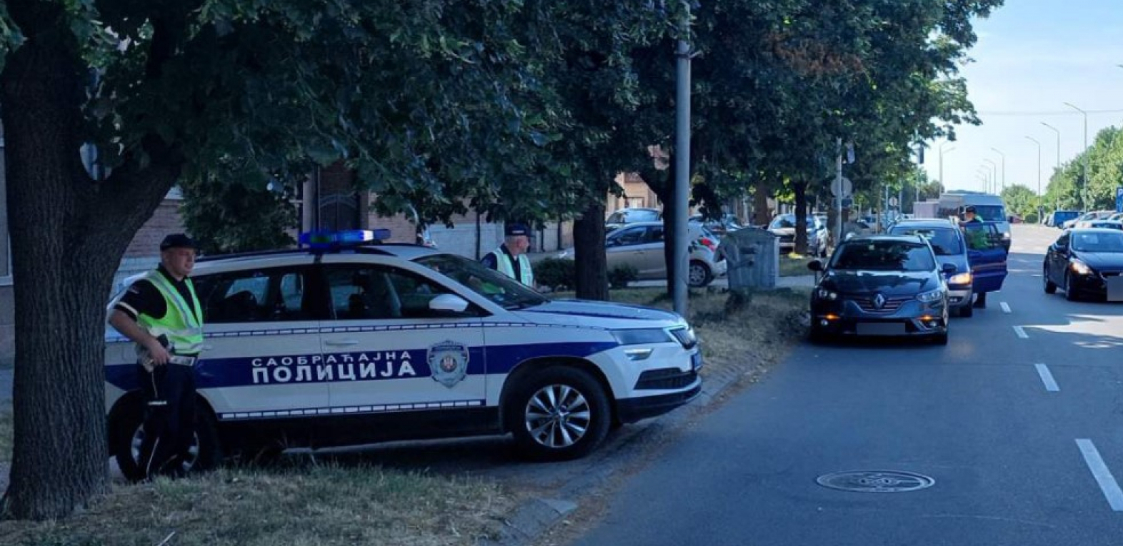 DRAMA NA VOŽDOVCU Drogirani vozač pokušao da pobegne patroli, pa udario u policijsko vozilo - ima povređenih