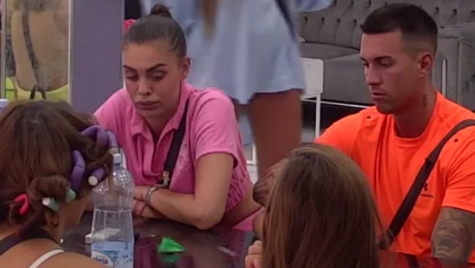 DIVLJA AKCIJA MINE I MATEJE! Imali žestok se*s u punoj spavaćoj sobi, zadrugarima popadale vilice, svi ih gledali (VIDEO +18)