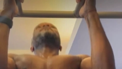 BRUTALNO SE NAPUCAO Ljubimac "grobara" pokazao izvajano telo, a debelo zakoračio u petu deceniju (FOTO)