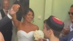 UDALA SE ANA DABOVIĆ Naša proslavljena košarkašica blista u zanosnoj venčanici, a jedan detalj je oduševio sve (FOTO)
