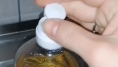 CEO ŽIVOT GA BACATE, A NE ZNATE NJEGOVU PRAVU NAMENU Evo čemu služi beli čepić na flaši ulja