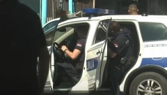 UŽAS U RAKOVICI! Mladić nožem napao prodavca i oteo mu 80.000 dinara