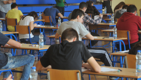 U BEOGRADSKOJ GIMNAZIJI UVEDEN "DRES KOD" Pravila oblačenja su stroga, a onome ko ih ne poštuje sledi najstroža kazna