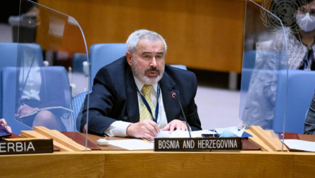 PRLJAVA STRATEGIJA Predstavnik BiH Sven Alkalaj u Njujorku spremio sramnu rezoluciju: Srbima bi da stave žig genocidnog naroda!