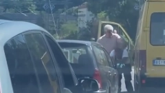 (UZNEMIRUJUĆI VIDEO) ŽESTOKA TUČA NA RAKOVIČKOM PUTU Trojica muškaraca se pesničila nasred kolovoza!