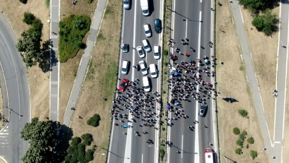 SAMO ŠAČICA RADNIKA BLOKIRA GAZELU Neki su shvatili svoju zabludu i političku zloupotrebu