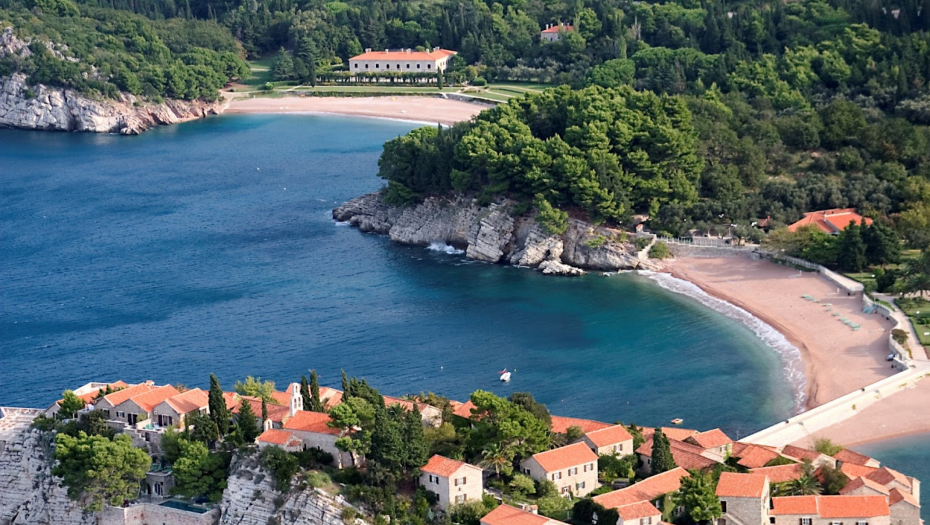 CRNOGORSKO DRŽAVLJANSTVO ZA MILION EVRA Vlada smanjila iznos garancija za upis u državne knjige